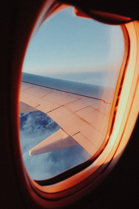 Vue depuis le hublot d'un avion en vol